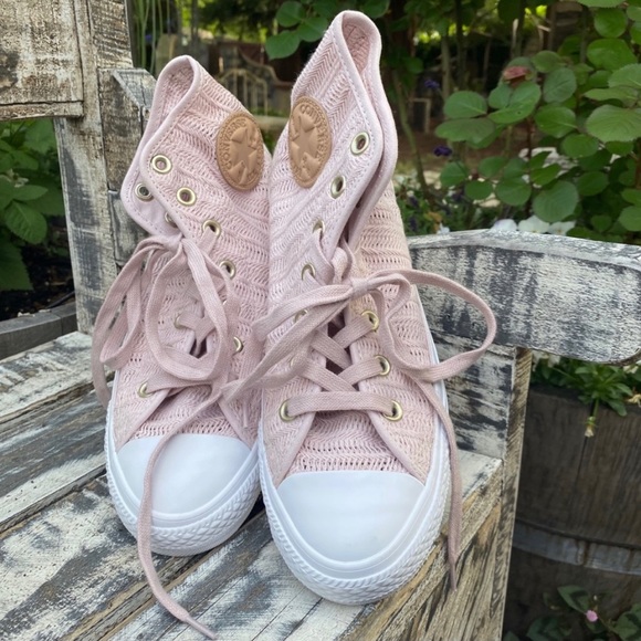 Pink converse - Picture 2 of 4